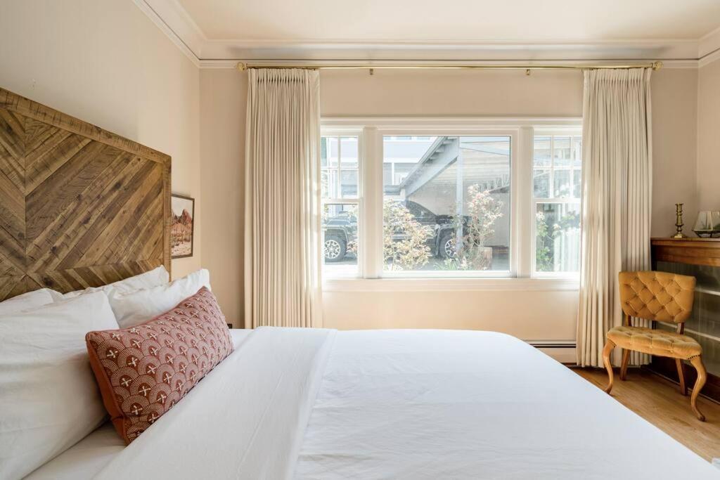 Holiday home Collection - 1923 Belmont House Of Antiques - Coffee & Brunch Portland