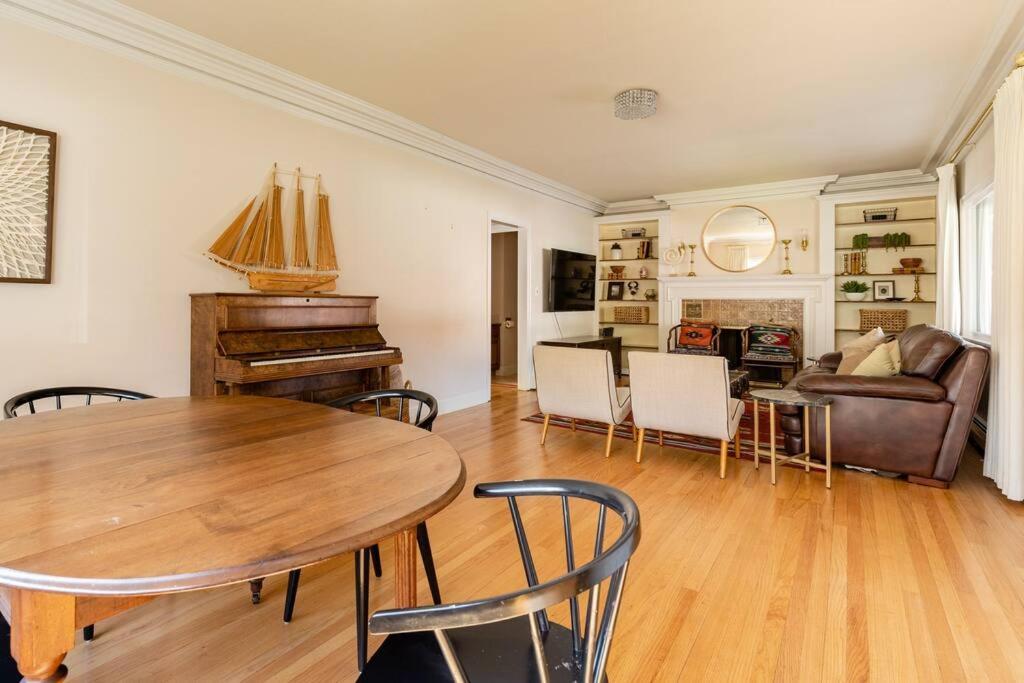 Holiday home Collection - 1923 Belmont House Of Antiques - Coffee & Brunch Portland