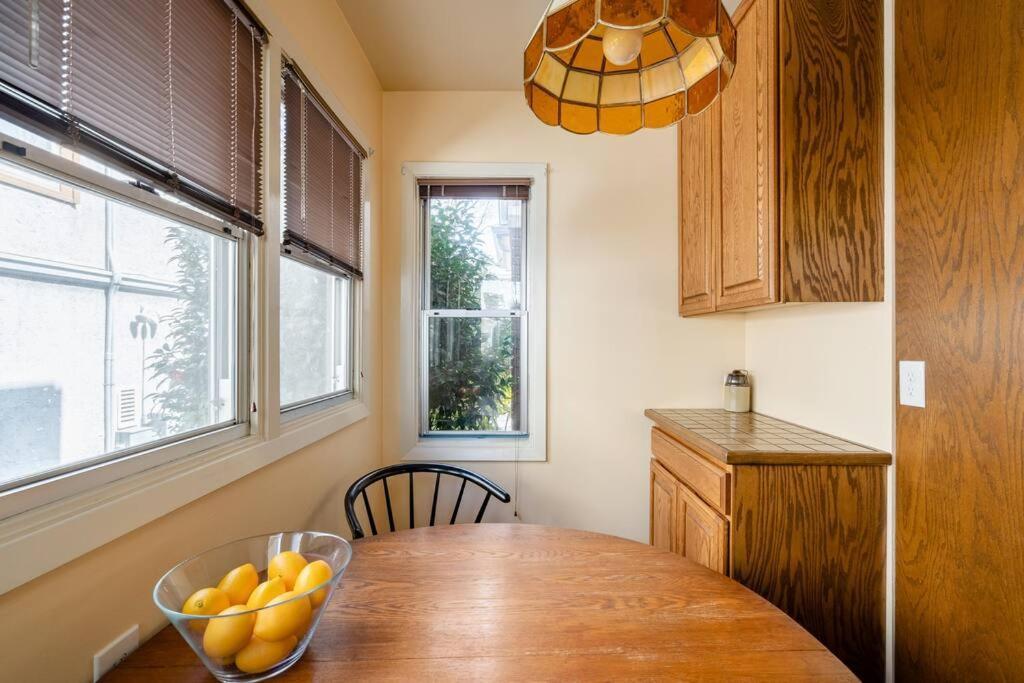Holiday home Collection - 1923 Belmont House Of Antiques - Coffee & Brunch