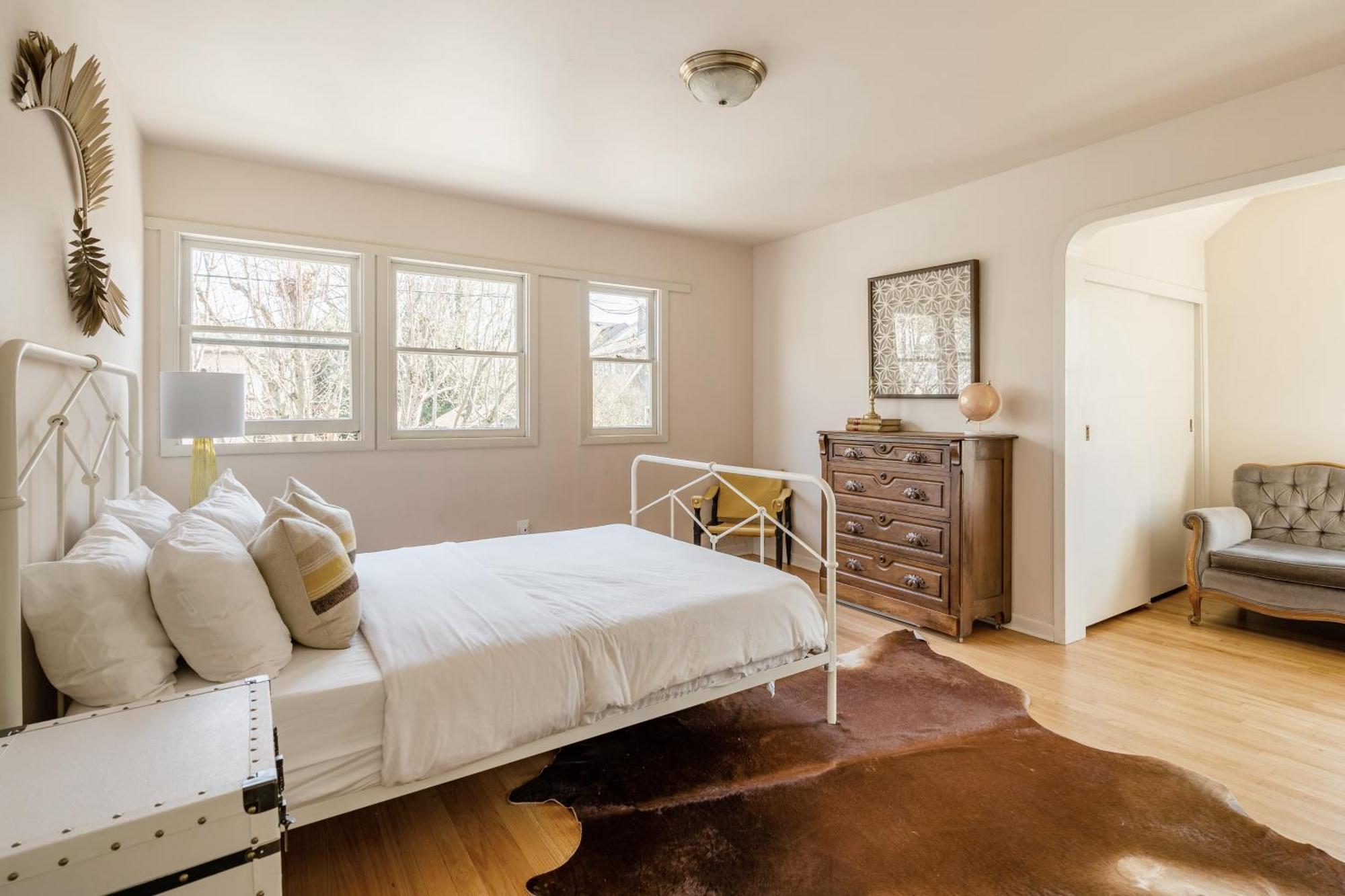 Holiday home Collection - 1923 Belmont House Of Antiques - Coffee & Brunch Portland